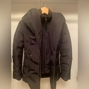 I am selling my Mackage women’s jacket size small. Very new asking $550.